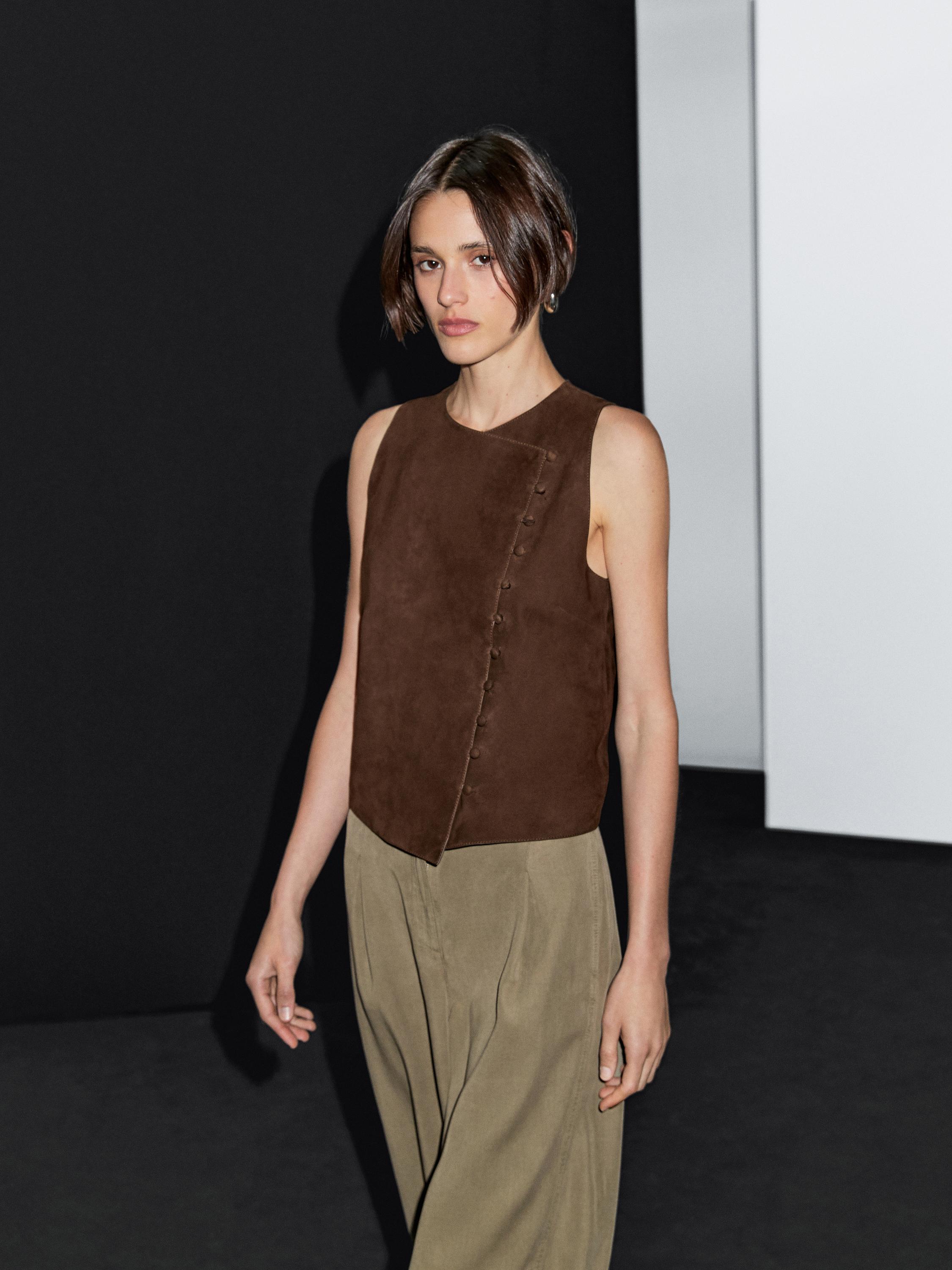 Flowing barrel fit trousers with seam detail